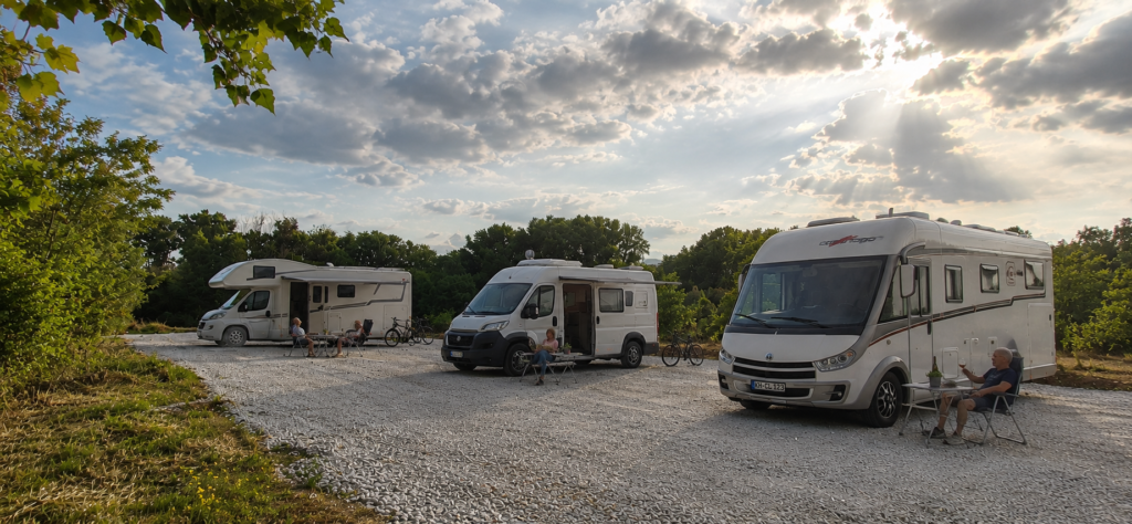Wohnmobilstellplatz in 55450 Langenlonsheim, Am alten Mühlengraben (hinter dem Freibad, am Guldenbachtalradweg)